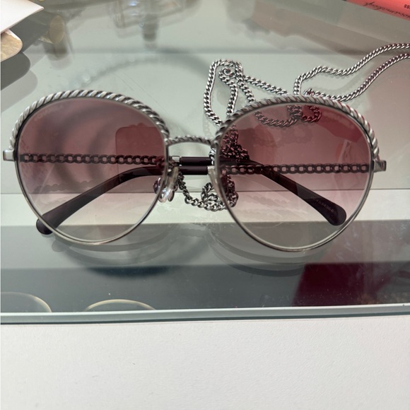 Chanel sunglasses with the chain - Picture 1 of 4